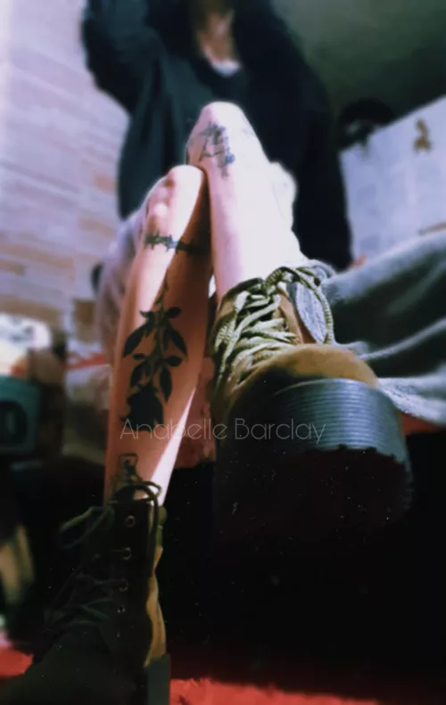 [DOMME] I'm looking for slave to buy my shoes, send order to my On.lyF.ans 😌 @anabellebarclay 🌟 Do something useful and spend your money on me!