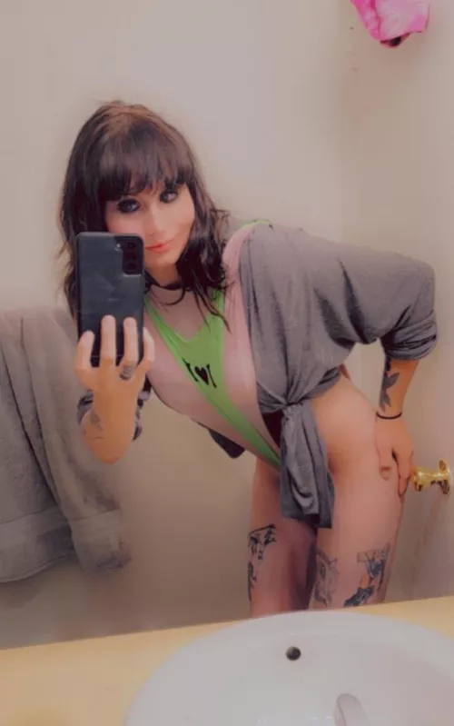 Double shoulder wedgie because a cutie said they'd send me chicken nuggies for it 🥰🥰🥰