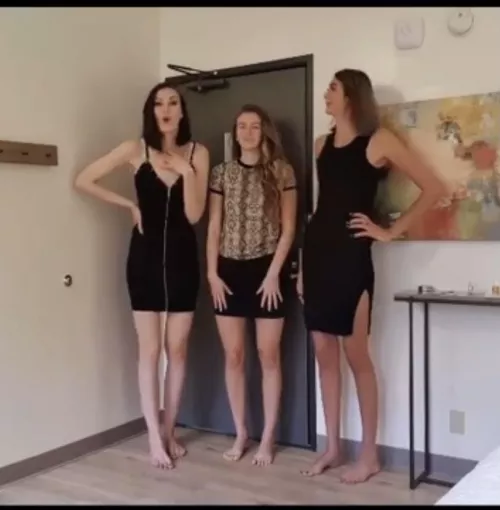 Ekaterina Lisina 6”9, woman in middle 6”4, Savvy Trap 6”9