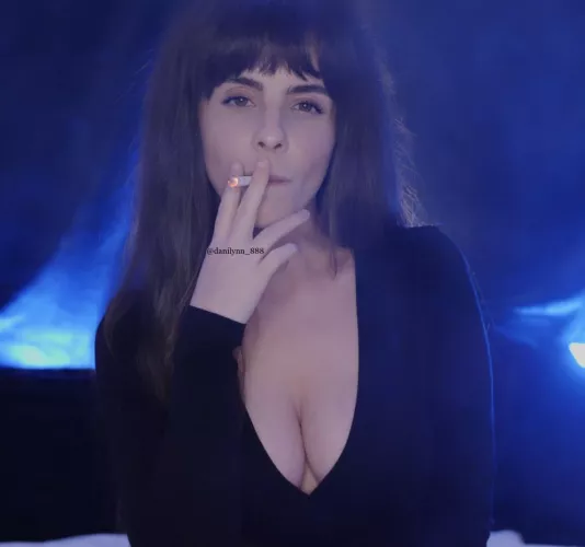 💙 Enjoying every last bit of my cigarette 💙