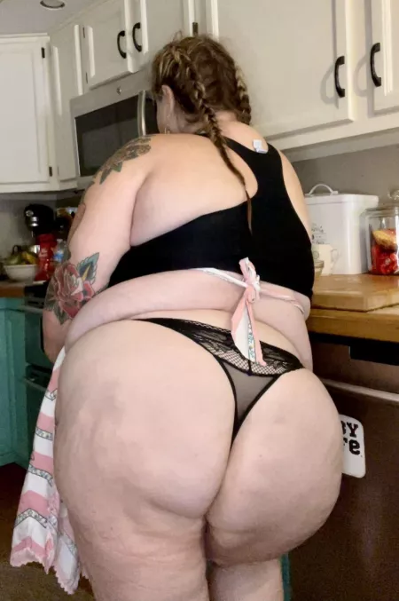 Ever fantasize of humping a kake in the kitchen?