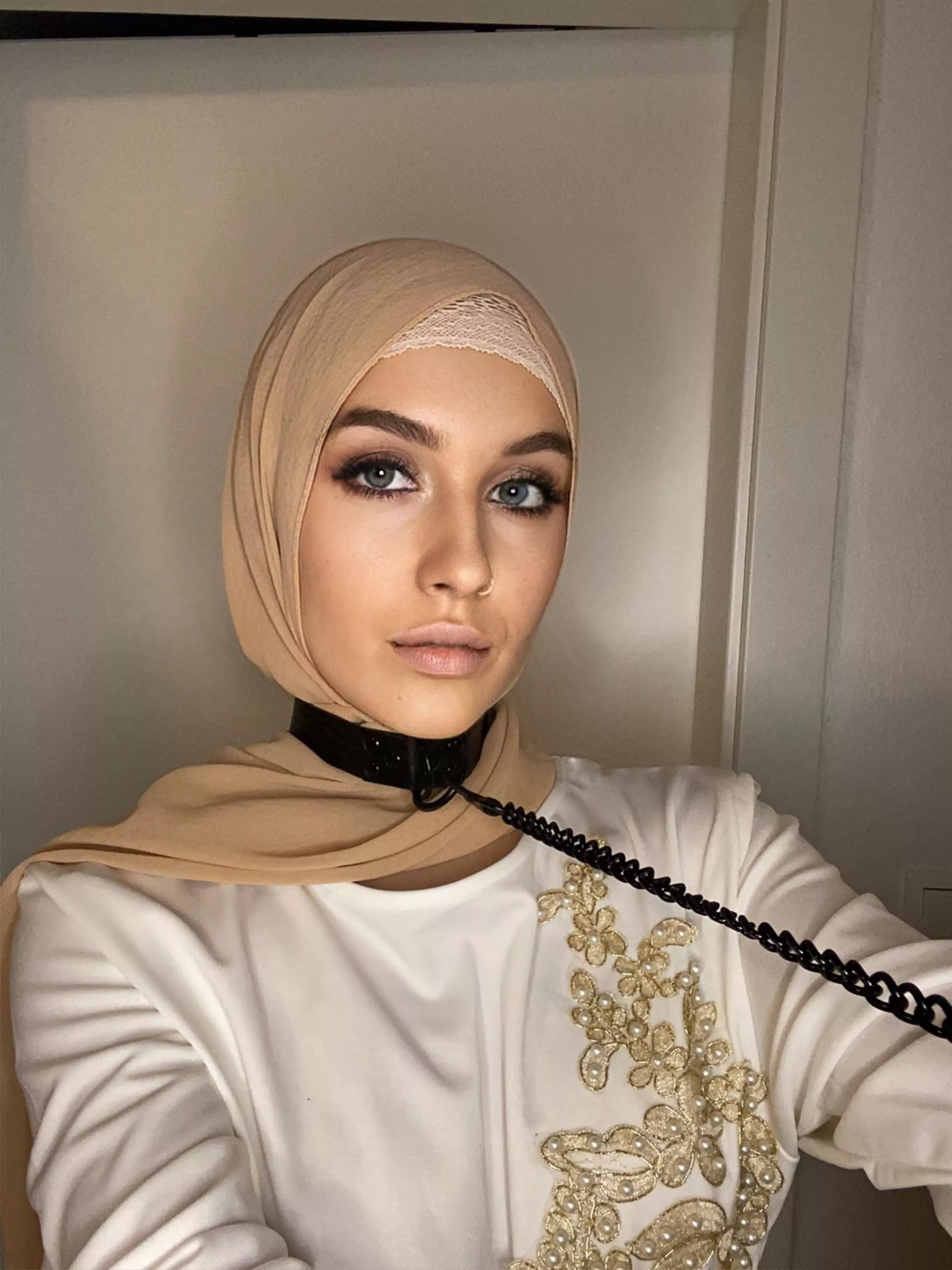 ever wondered what an arabic slut hides under her abaya & hijab? 😉