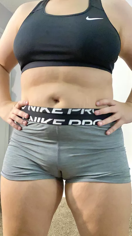 [F] 22 my new shorts must be delicious bc they’re being eaten up lol