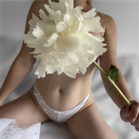 [F] Do you prefer white flowers or white panties?