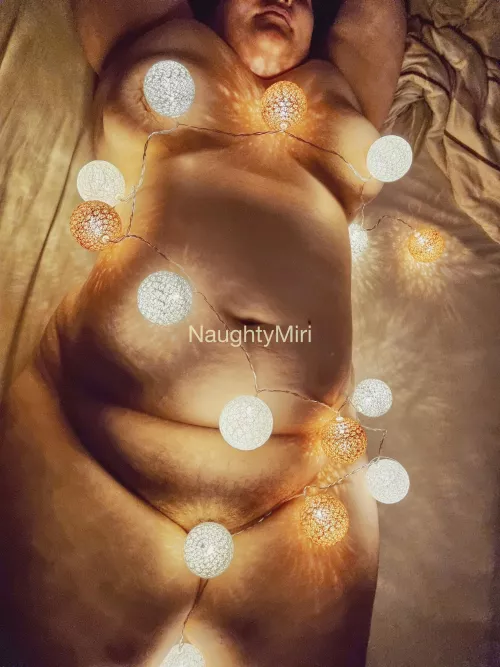 (F) Glow in the dark, every body part is a work of art 🎨🖌✨