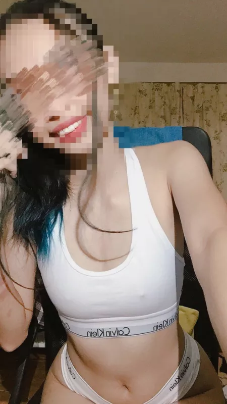 [F] Love my body , and this weather dont mind what you see💦💦💦😅😅