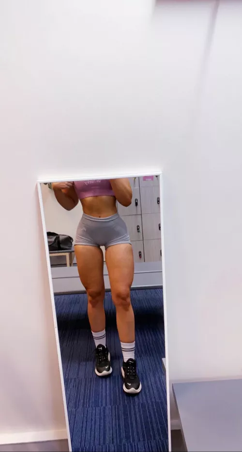 [F] Would you mind if I distract your workout? 😋😈
