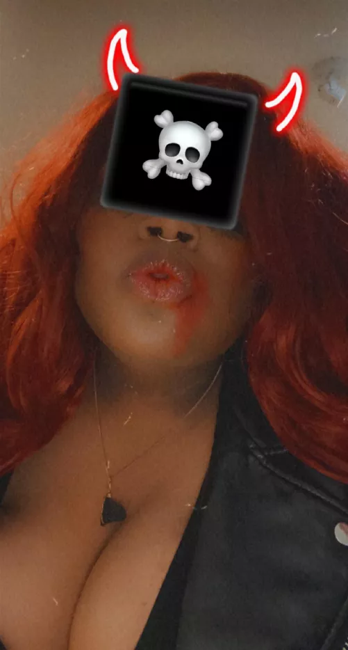 [f23] Let me suck you dry🩸🧛🏾‍♀️ Didnt get a full pic but trust me it was sexy!