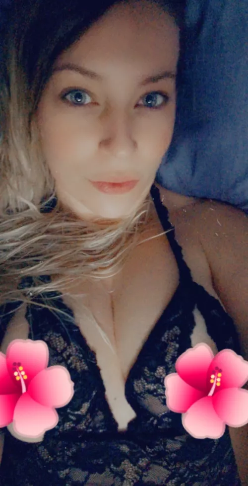 F33 happy Saturday 😘