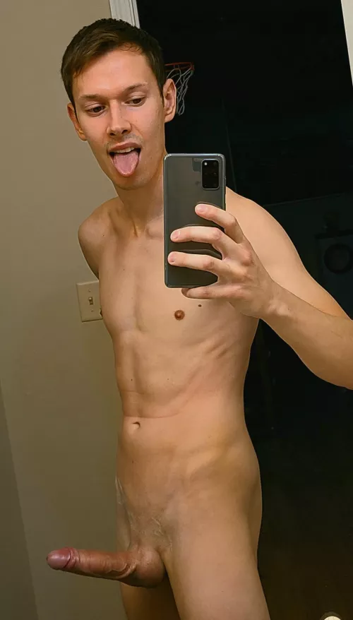 Face reveal 🙈 freshly shaved dick 😳