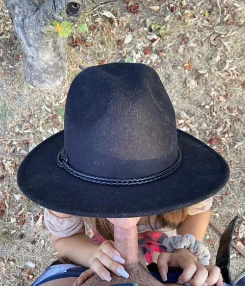 Fall means getting your cock sucked in an apple orchard 🍂