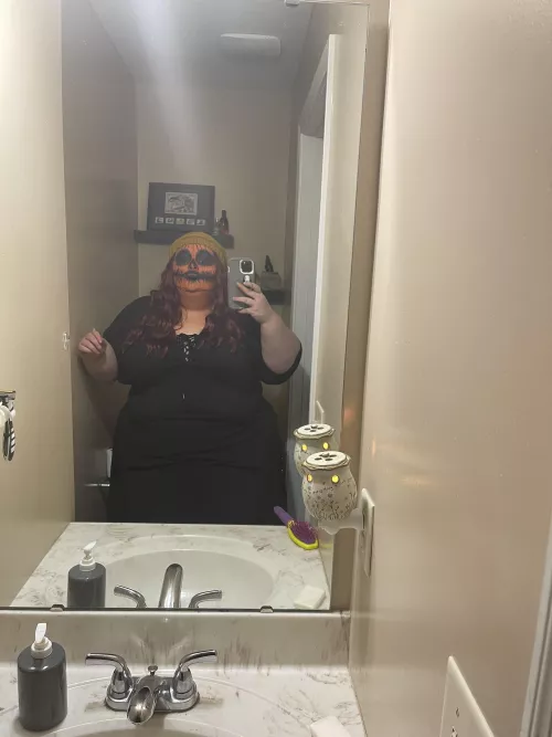 Fat pumpkin 🎃 😂💕 in a tiny bathroom even for normal people