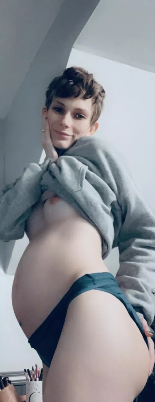 Feeling huge starting off week 26 😅 but feeling sexy