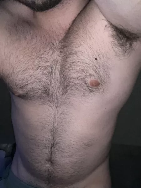 😋 Feeling Lazy. DMs always open for you beefy men