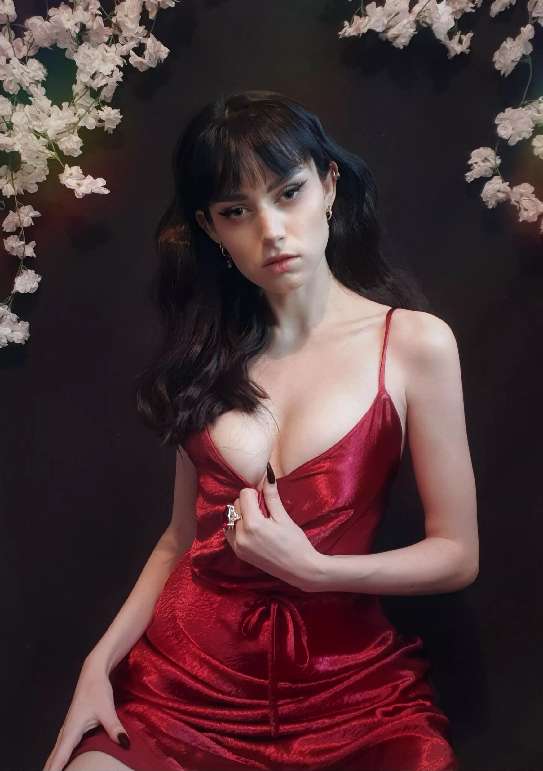 Feeling like the most powerful vampire queen in this red dress ♡
