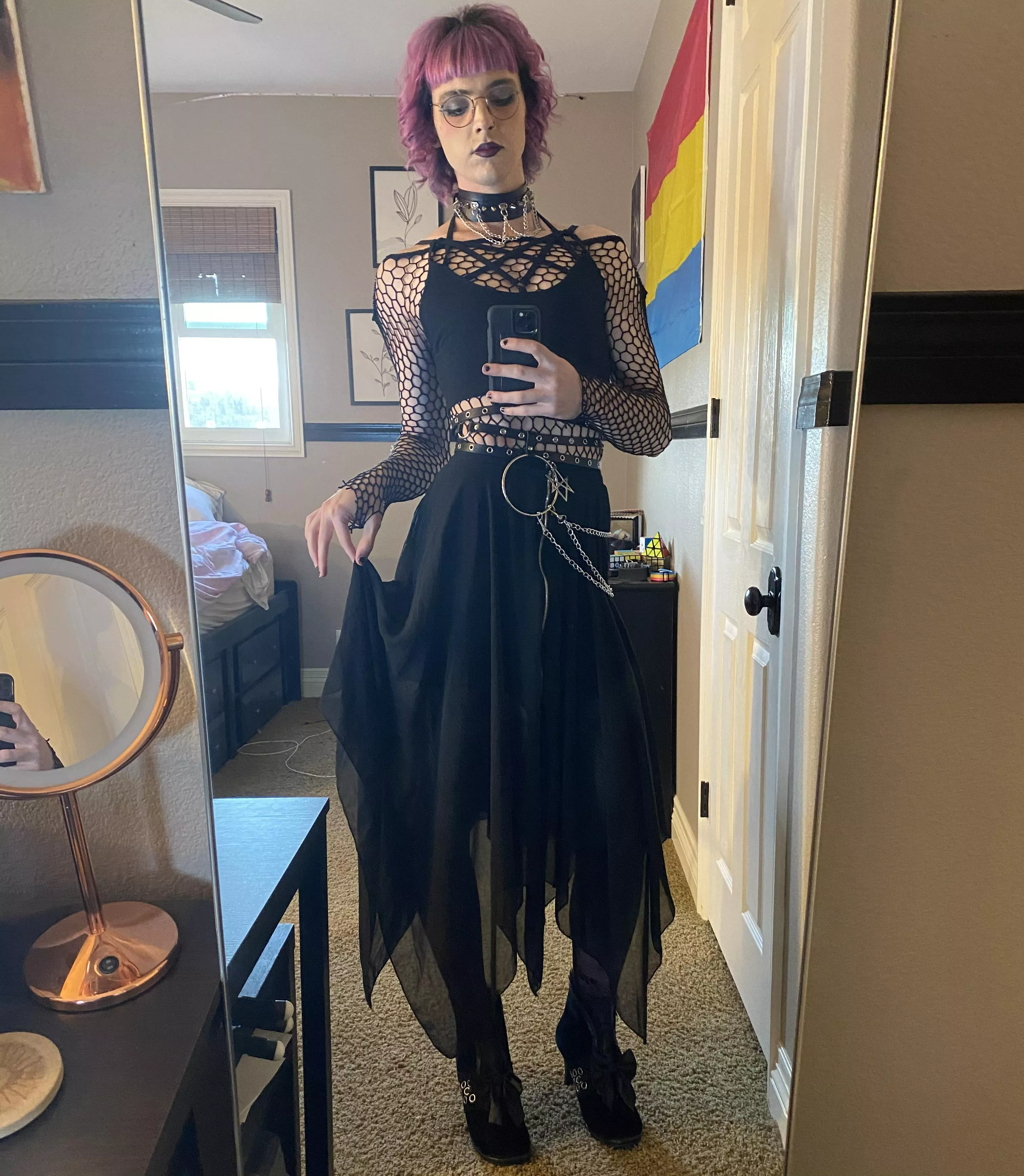 Feeling the Halloween spirit with my new hair 🖤