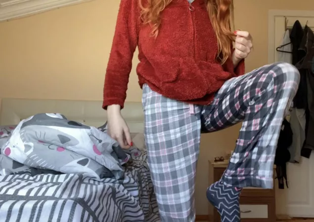 Feels so good to wake up and wetting myself in pjs 💦