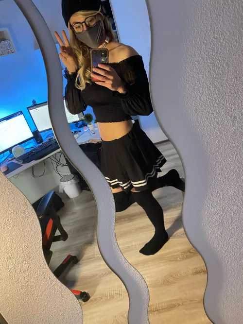 Felling a little bit insecure about my shoulders.🤭