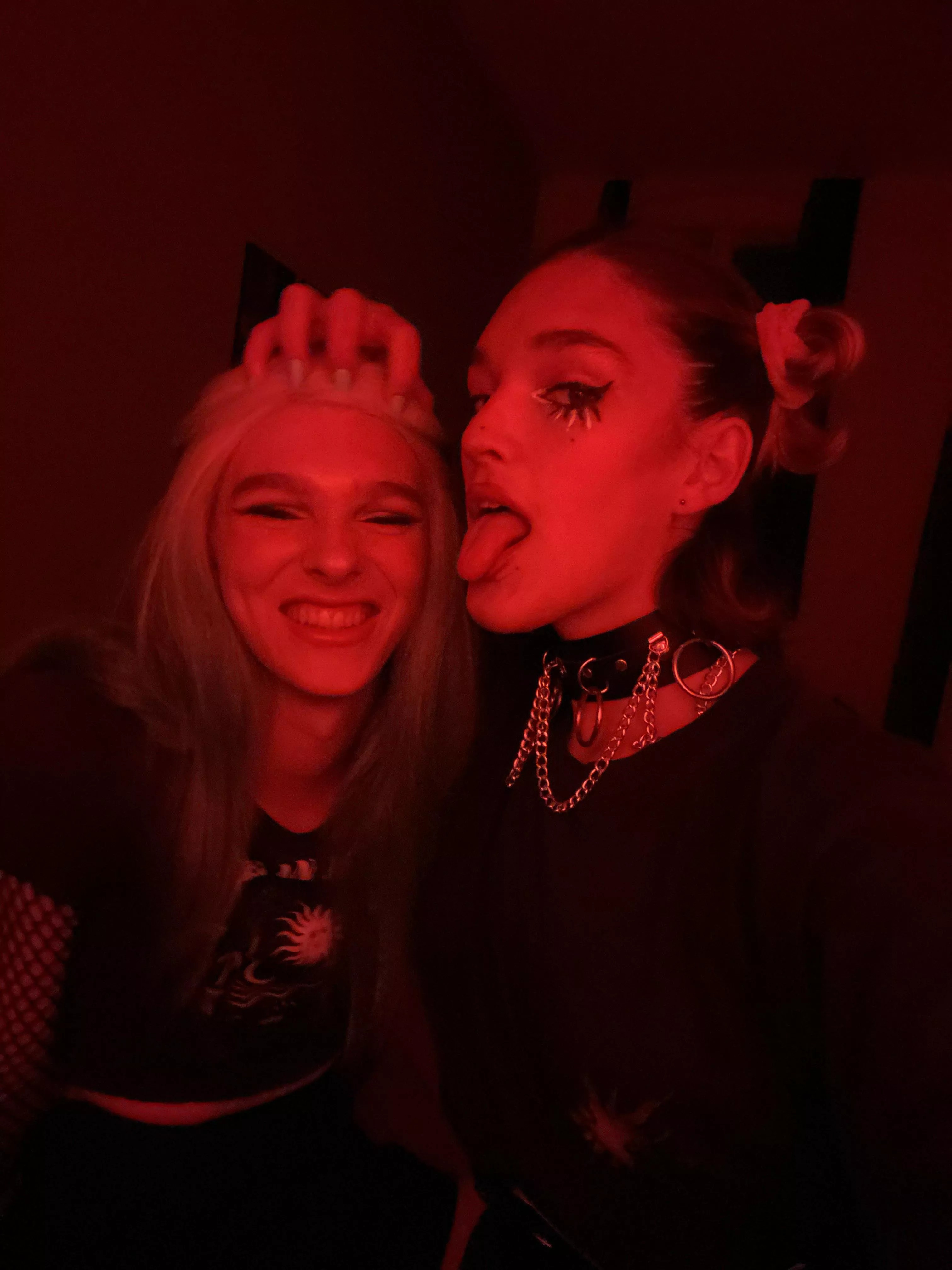 Femdom (right) with 21cm dick. My sissy loves sucking it. Bdsm, p1ssplay and whatever else you can think of š Femdom (right) with 21cm dick. My sissy loves sucking it. Bdsm, p1ssplay and whatever else you can think of š