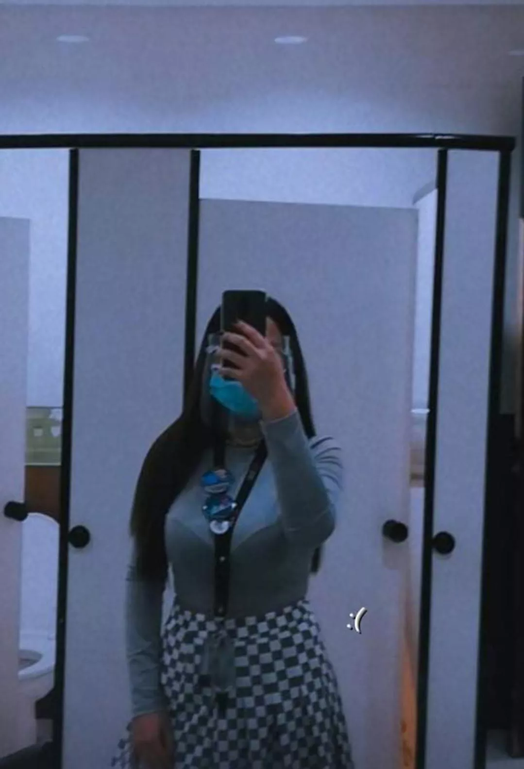 (f)Hey guys am I fat or what? My coworkers are always teasing me and it stress me, what are your thoughts ? (f)Hey guys am I fat or what? My coworkers are always teasing me and it stress me, what are your thoughts ?