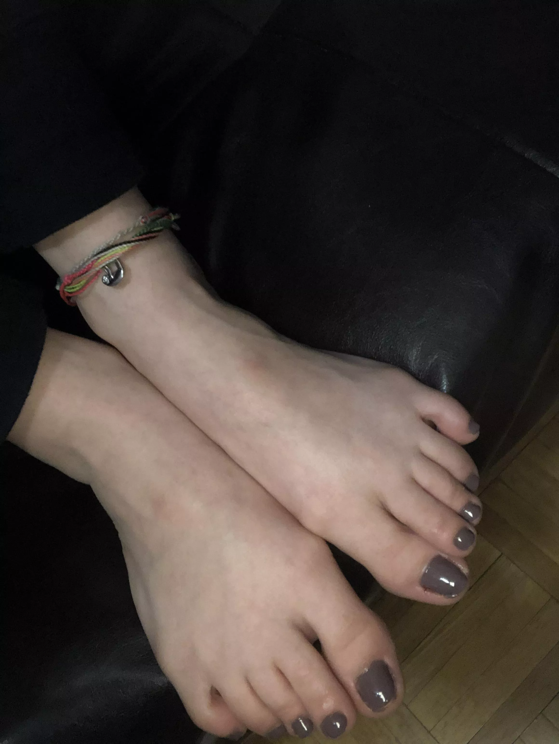 Finally got around to painting my toes 💜