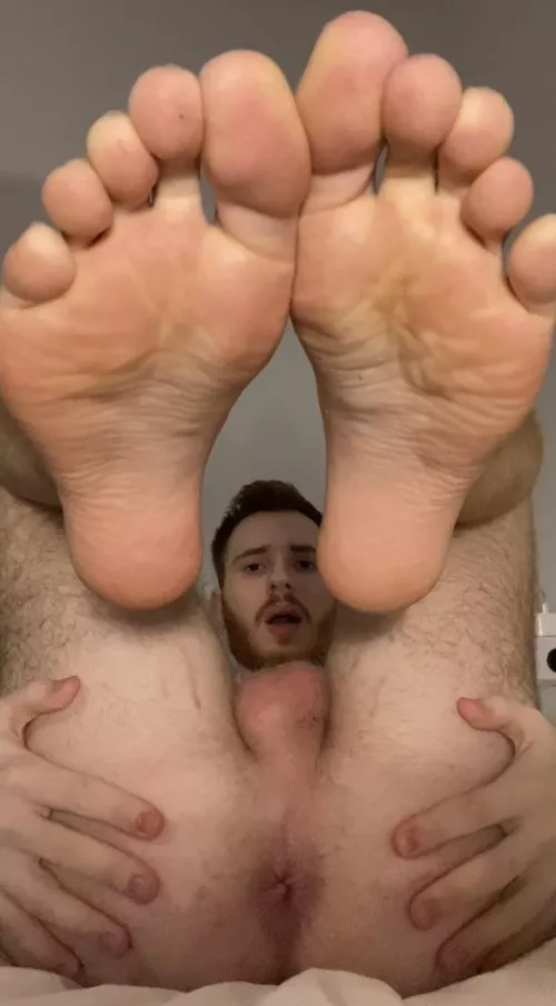 First time showing my face, enjoy my feet .