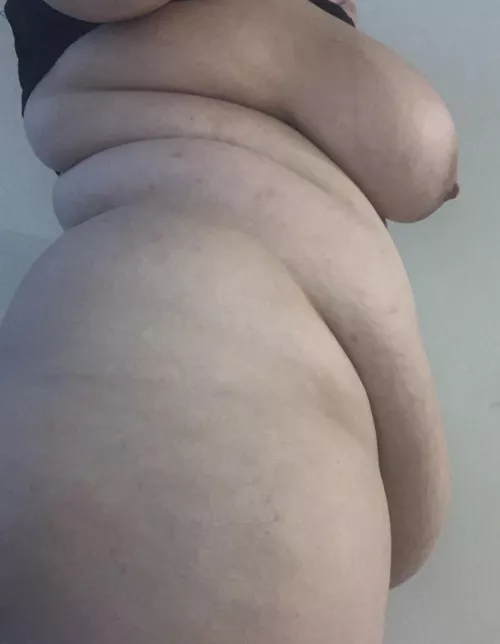First time showing my side view 🥺Can’t wait to make this belly nice and round this weekend….. What hangs more- my boobs or belly? 🤣