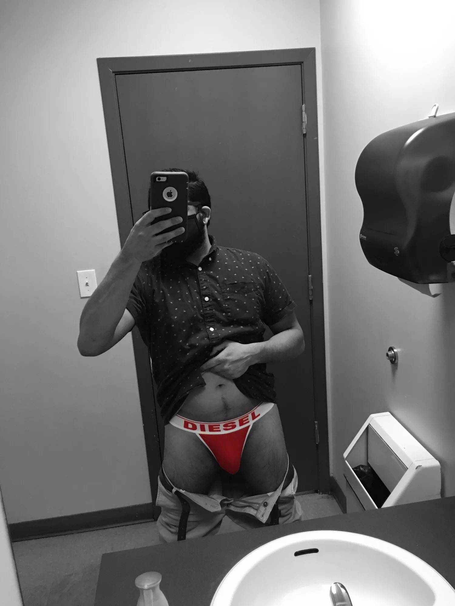 First time wearing a jock to work. Now I know why Kramer wears em on the daily 💖