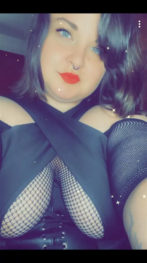 Fishnet titties 🤤