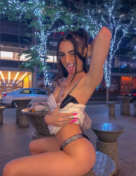 Flashing my titties 😜