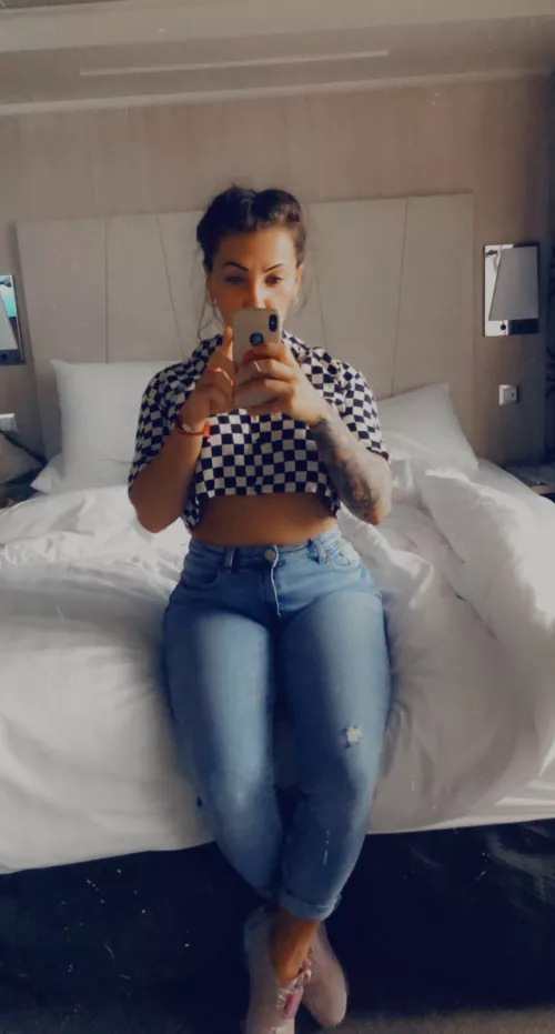 Free Page!Full time teacher! When i'm not teaching...i'm doing dirty stuff I love Custom videos 👻Calls 🧸Toys and much more