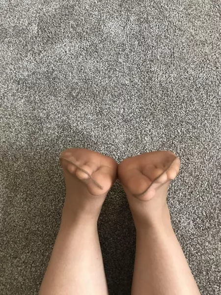 Fresh nylons on my feet, let's see how long they last ;) (Kik: roxannexoken)