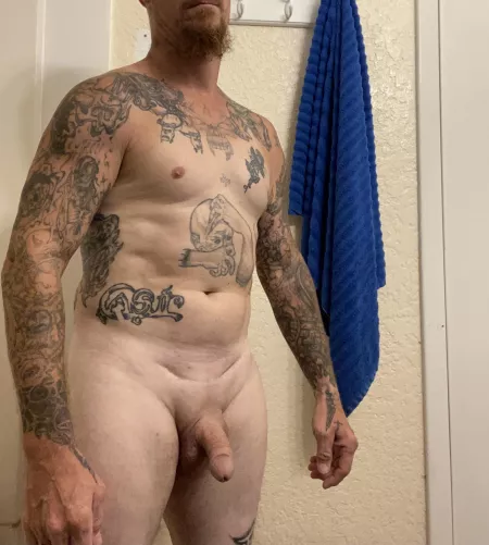 Freshly shaved 45 year old dad bod
