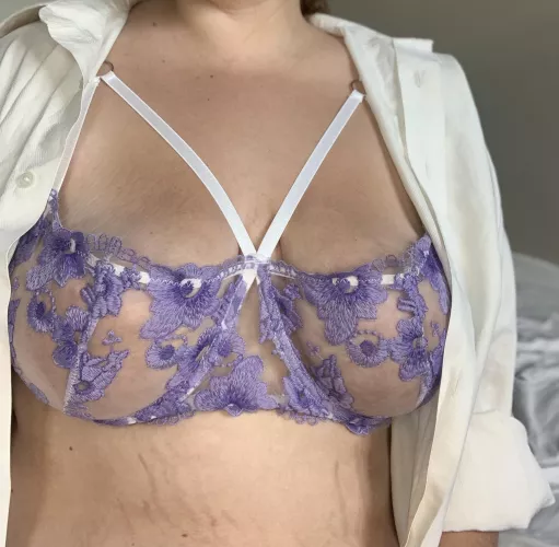 Fuck me while I wear his work shirt😈