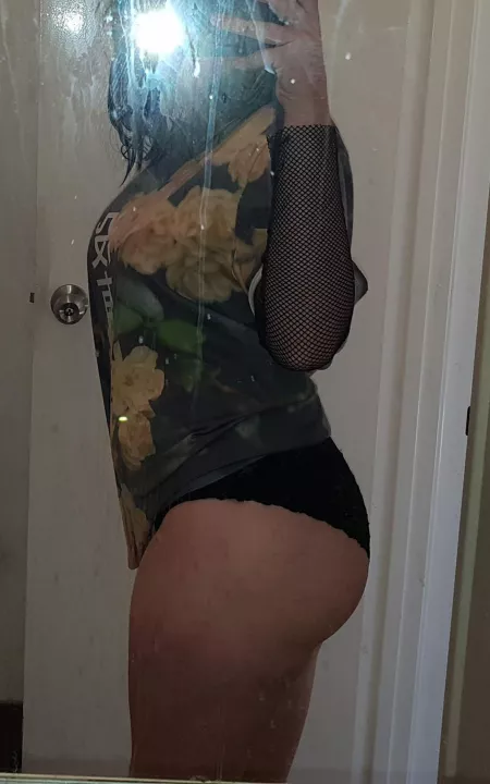 fuck, my mirror's a little dirty 😳