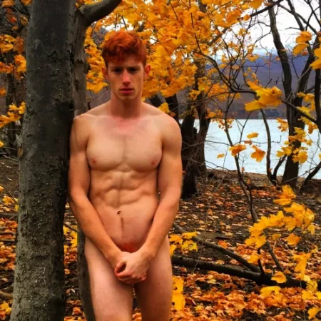 fuckmewhileyoucum:FOLLOWING BACK EVERYONE JUST ASK Autumn