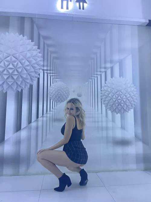 Fun at a club 🙈(26F)