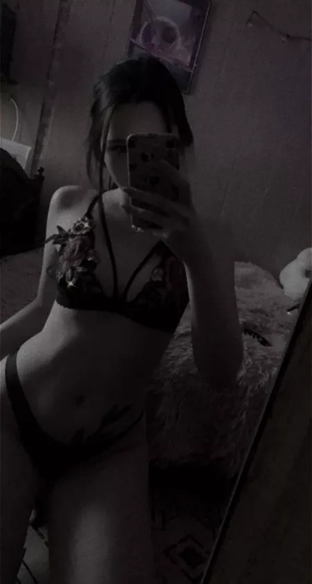 Get ready, I'm greedy, wet and deep tonight. Are you coming in to check it all out?😜😘💋🔥 More in link of comments