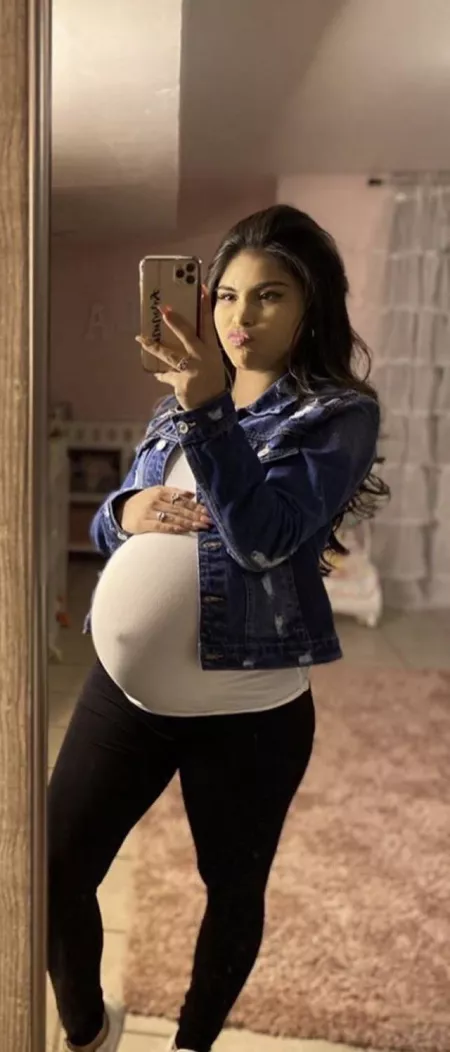 Getting so big and round. I feel like I’m about to explode and pop this baby right out of me! Am I sexy in this outfit? 😘❤️❤️🥵🤰🏻🤰🏻🤰🏻