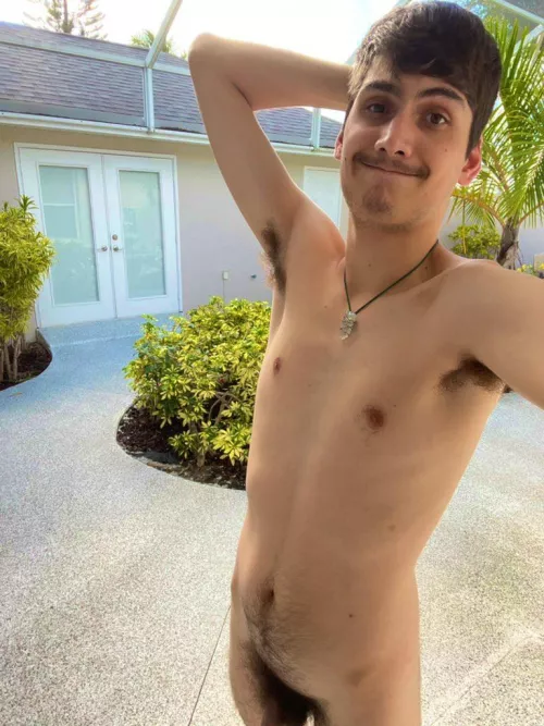 Go on and sniff them bro 🦦