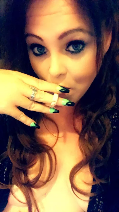 🔥 Going to my first female strip club tonight. 🤭 Wanna help pop my 🍒 & get a lap dance? 😈