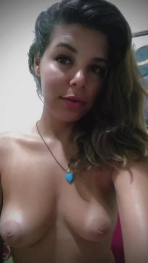 Going topless everyone always notices my nipples 😊