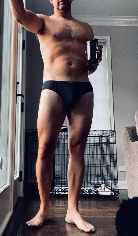 Good morning CGW from me and my photobombing friend ☕️🐶