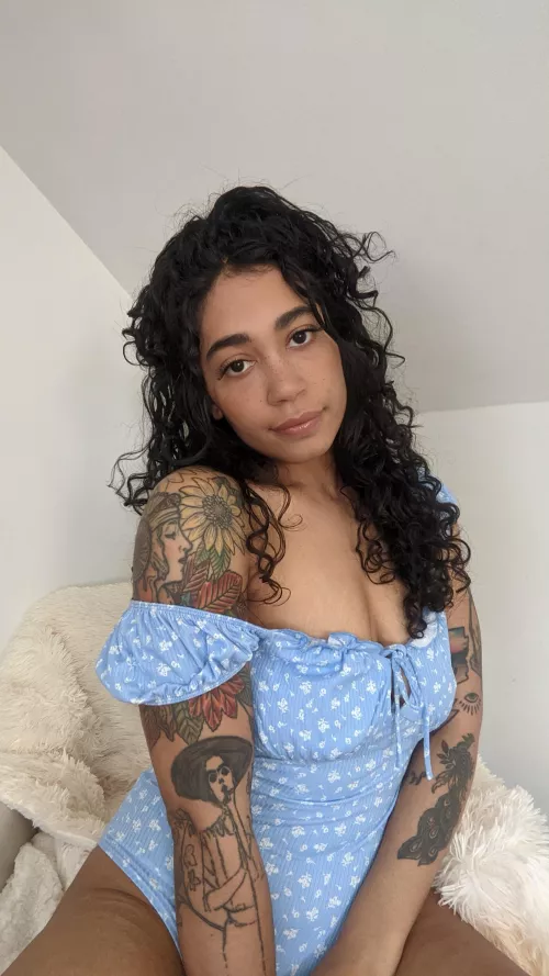 Good morning!! First time posting! Happy to be here with all my sexy curly people