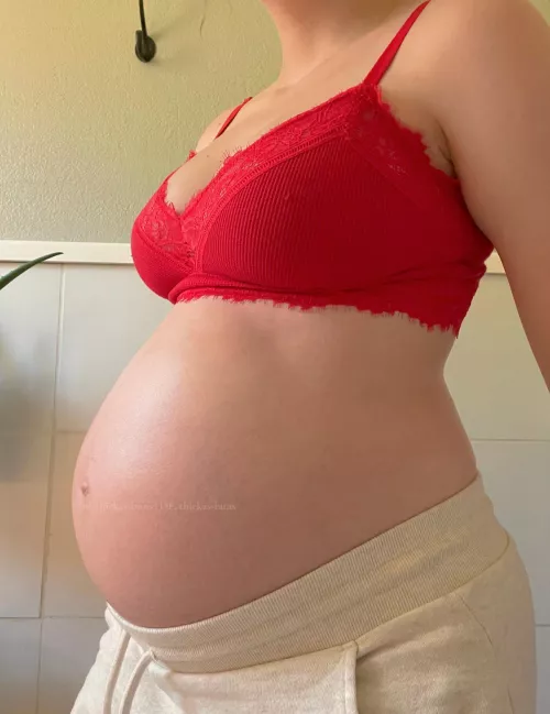 Good morning guys!🌞💗 milk in your coffee from a 5’0” milf is on the menu😏🍼☕️