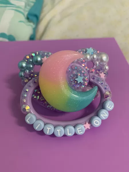 Got my new paci todaaaaay 💕☺️ I loveeee it so much 💕🥰🥺😇