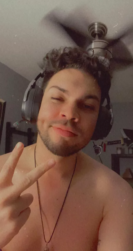 Got the Corsair RGB Virtuoso after my PS Gold headset died. Also, hi 👋🏻