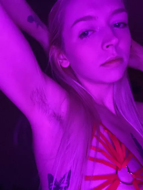 growing out my armpit hair 🥰