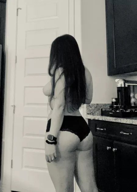 Guys coming over to watch football today. Like my wife’s attire? I’ll have her sit in your lap while you enjoy a beer 🍺