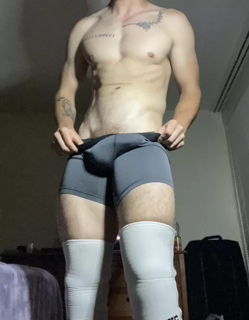 Gym bro needs a spot 😏